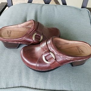 Dansko Brand New Brown Leather Clogs US size 6.5